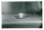 Te-/Kaffekopp med fat från Bo Fajans, omkring 1900-talets mitt.