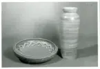 Skål och vas från Bo Fajans, formgivare Berit Ternell, omkring 1900-talets mitt.
