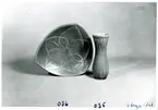 Fat och vas i glasyr 1761 från Bo Fajans, formgivare Berit Ternell, omkring 1900-talets mitt.