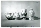 Kannor, bägare och krus från Bo Fajans, formgivare Eva Jancke-Björk, omkring 1900-talets mitt.