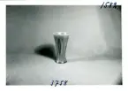 Vas 3758 från Bo Fajans, formgivare Eva Jancke-Björk, omkring 1900-talets mitt.