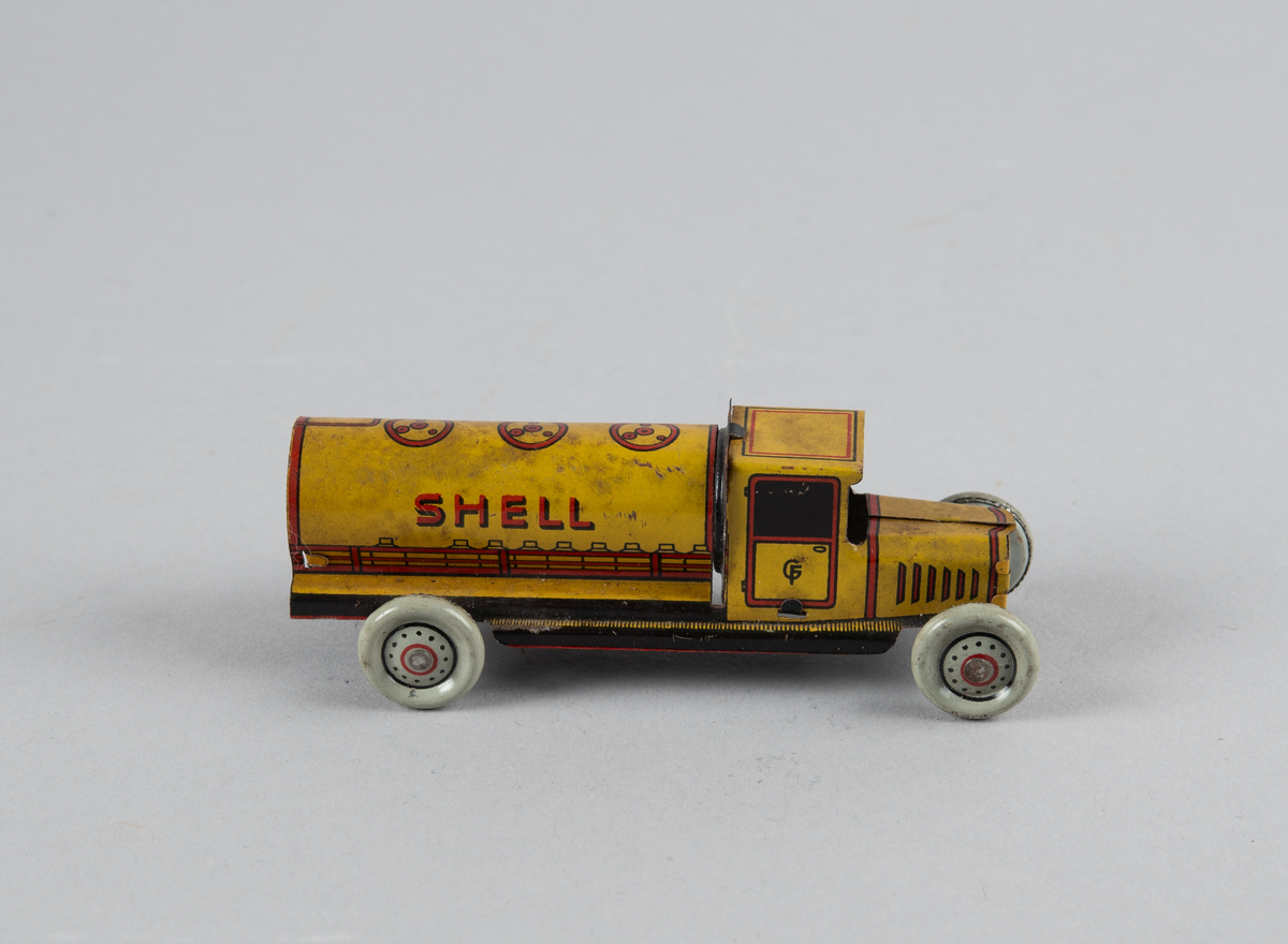 Liten tankbil med fire hjul, for olje/bensin.
