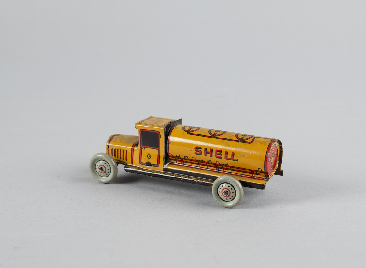 Liten tankbil med fire hjul, for olje/bensin.
