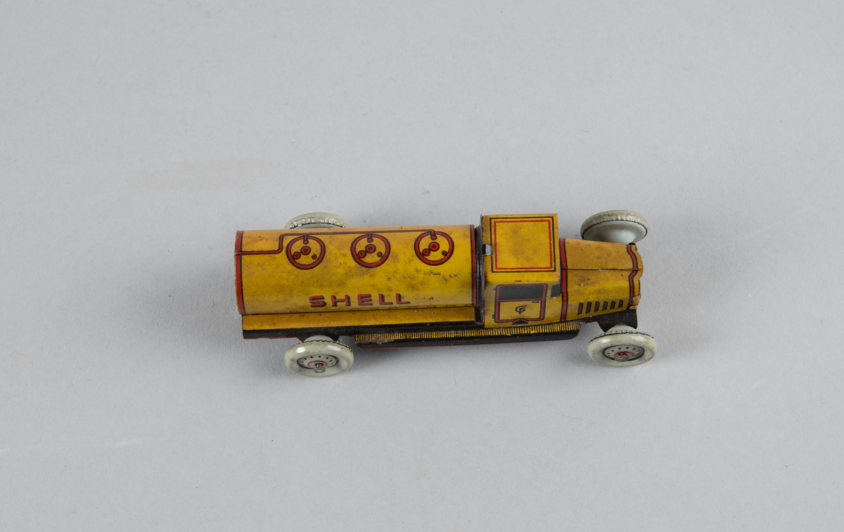 Liten tankbil med fire hjul, for olje/bensin.

