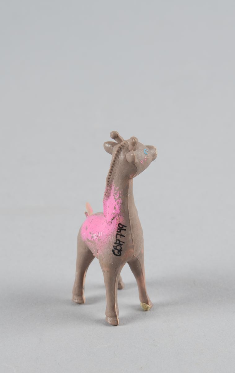 Liten giraffigur.