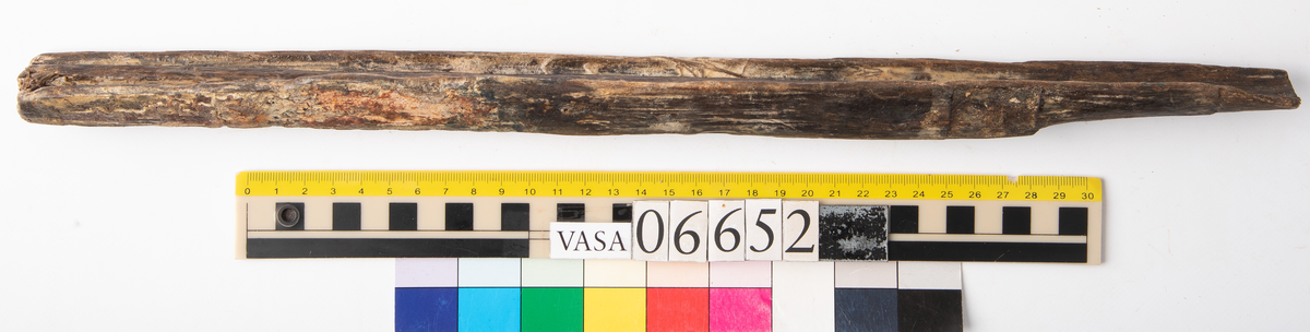 Pipläge för musköt. Bruten.