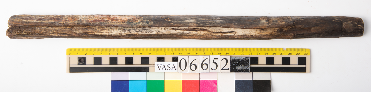 Pipläge för musköt. Bruten.