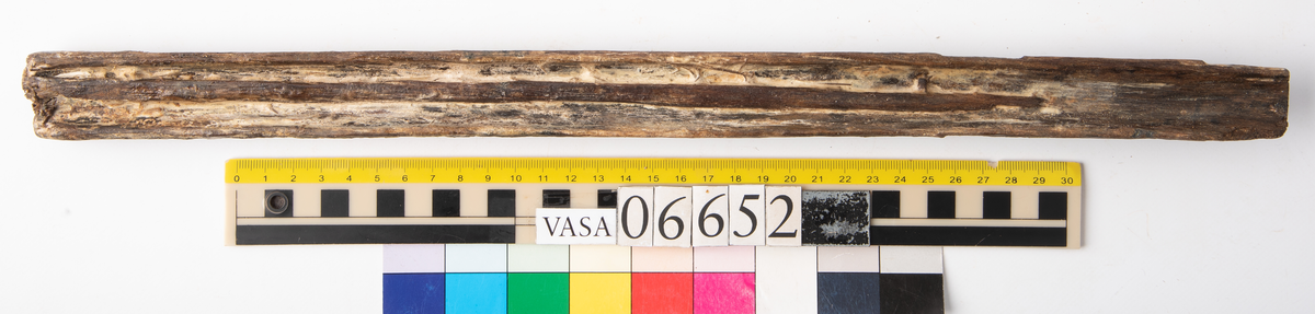 Pipläge för musköt. Bruten.