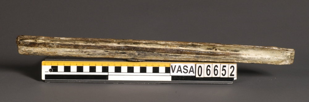 Pipläge för musköt. Bruten.