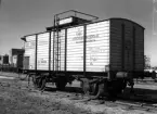 Järnvägsvagn för klortransport med texten: Uddeholms aktiebolag, Skoghallsverken.
Fotografens ant: Nykvist & Holm, Trollhättan.