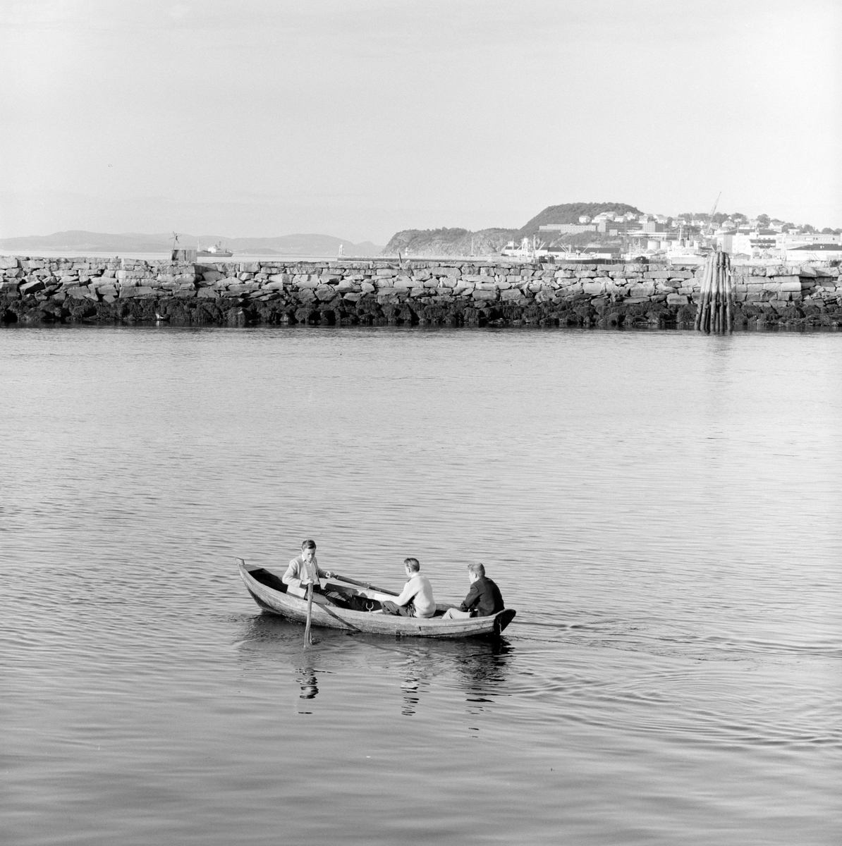 Ladehammeren i bakgrunnen.
