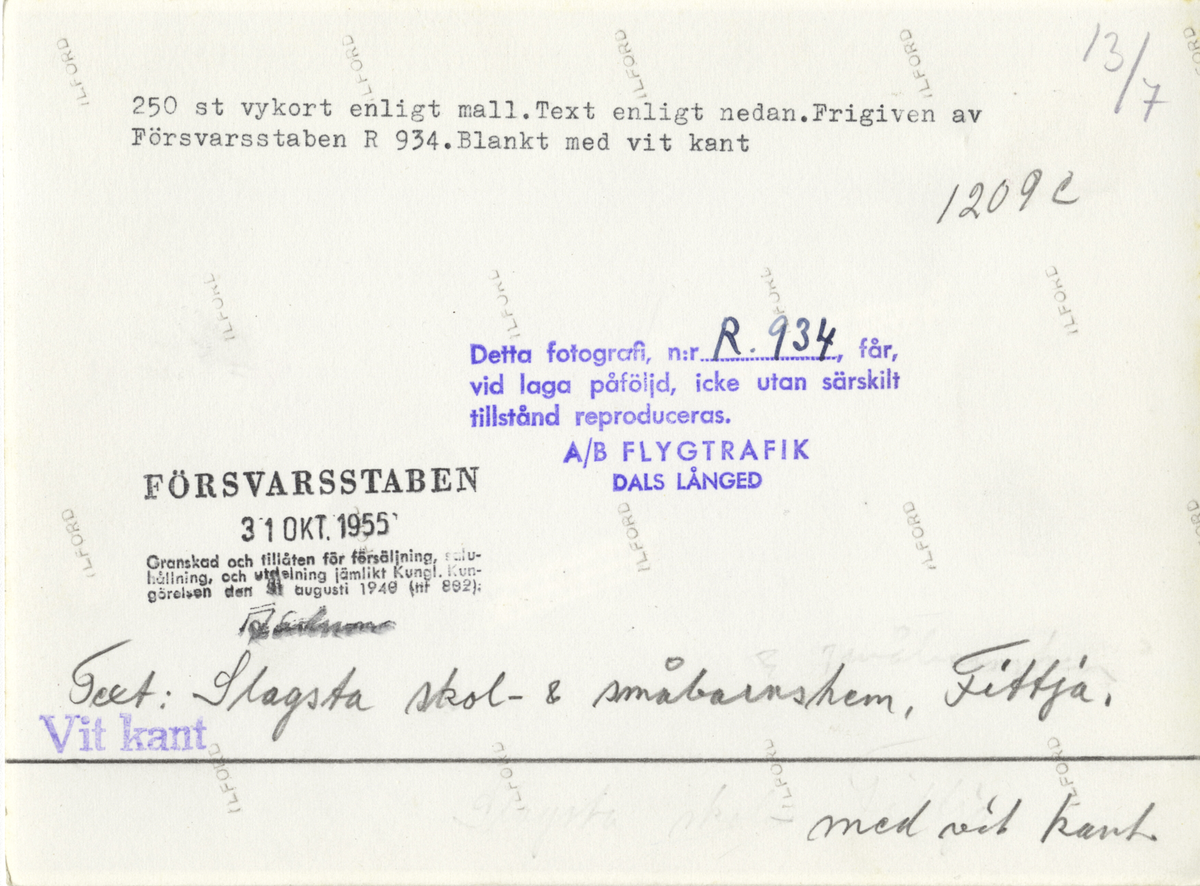 Flygfoto över Fittja med Slagsta skol- och småbarnshem.