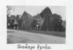 Torsångs kyrka och klockstapel.