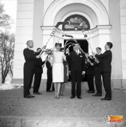 Binger o Nisse Forsbergs gifter sig i Hanebo Kyrka. Första m