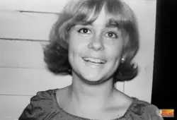 Engelsk tjej som uppträdde tillsammans med Millie Small på P