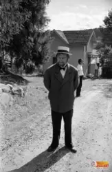 Björn Berge filmar en scen vid Lim Johans stuga i Kyan.
Beng