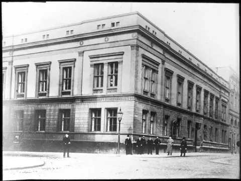 Kristiania/Oslo postkontor. Carl Johans gata 14. 1869 - 1924.