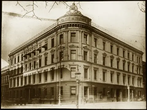 Kristiania/Oslo postkontor. Carl Johans gata 14. 1869 - 1924.