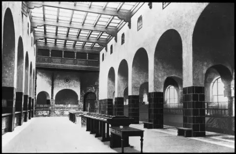 Kristiania posthus. Dronningens gate 15. Publikumshall.