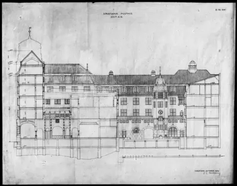 Tegning av Kristiania posthus. Lengdesnitt.