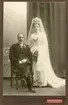 Bröllopsporträtt av Maria och Axel Werner (enligt text i album).