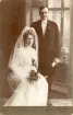 Bröllopsporträtt av Anna f. Jonsson och Emanuel Schönning, Gefle (enligt text i album).