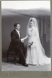 Bröllopsporträtt av Emelia och Johan Malmgren, Sundsvall (en