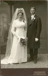 Bröllopsporträtt av Anna och Bror Schönning, Elgnäs (enligt 