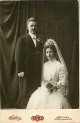 Bröllopsporträtt av Debora och Alfred Forsling, Bollnäs (enl