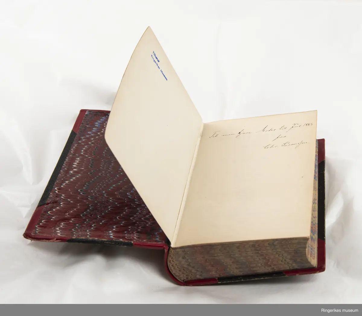 Af mit Levnet: Meddelelser af (forfatternavn) skrevet av H. Martensen. Trykket i København i 1883. 244 sider.