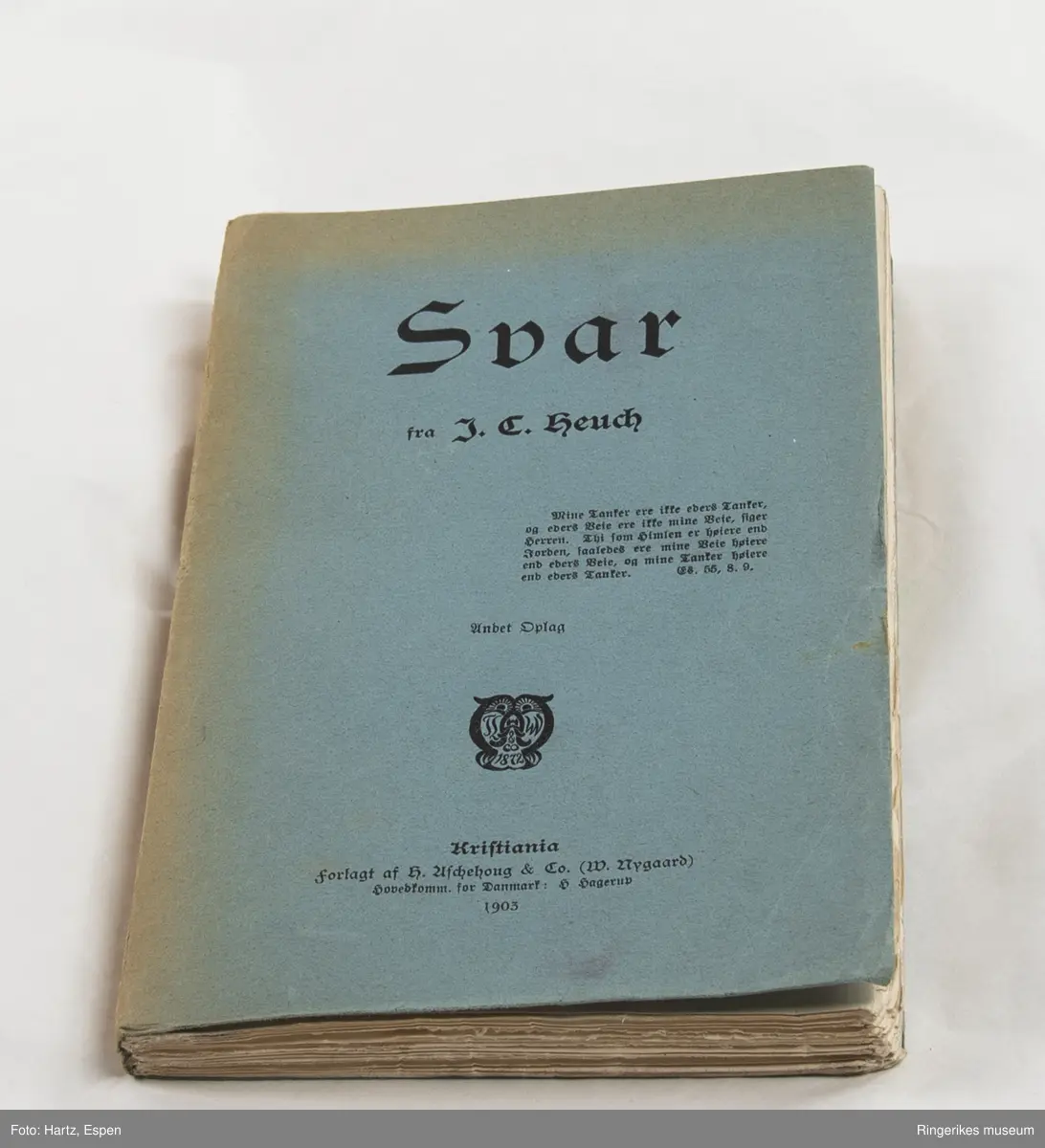 Svar skrevet av J. C. Heuch. Trykket i Kristiania i 1903. 212 sider.