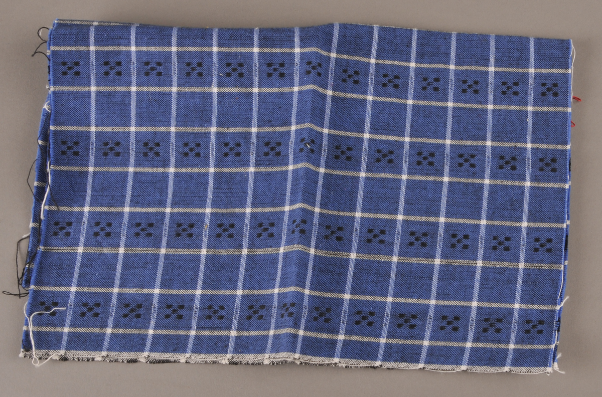 Voven stoffbit med rutemønster.
