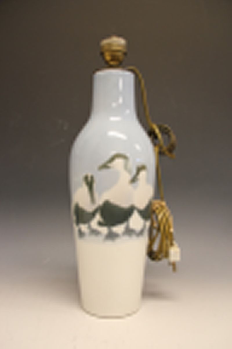 Stående svømmefugler (alker?) i blått,grått,hvitt