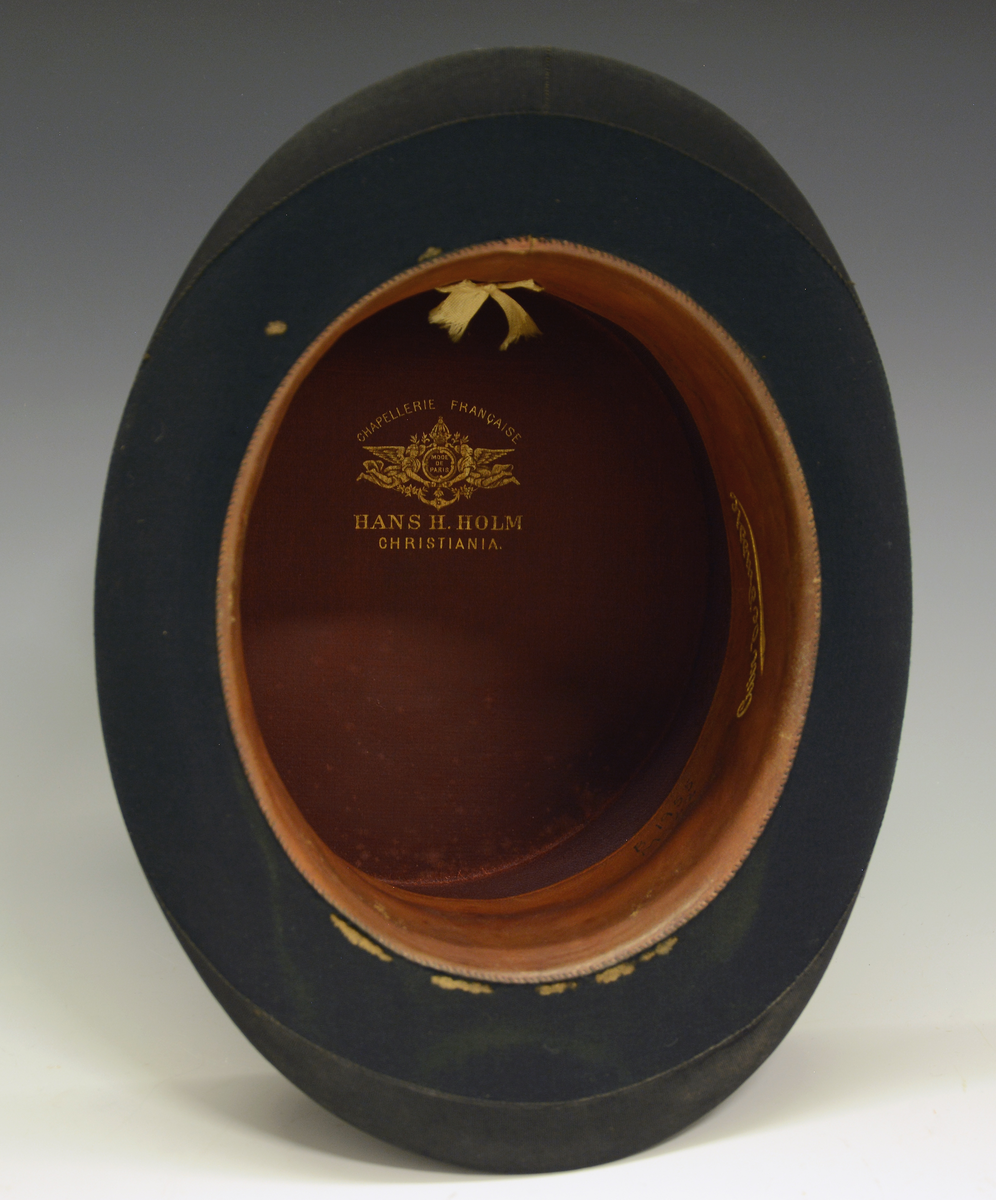 Fra protokollen: I pappetui. Bremmen litt mølleten inntil sveitteborda.