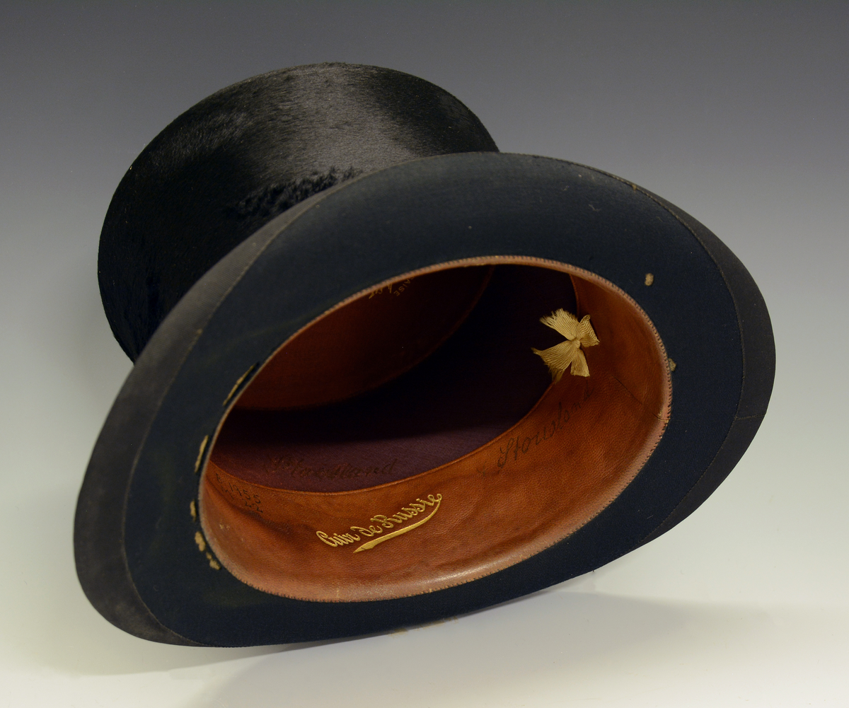 Fra protokollen: I pappetui. Bremmen litt mølleten inntil sveitteborda.