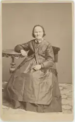 Kabinettsfotografi - kvinna, Uppsala 1869