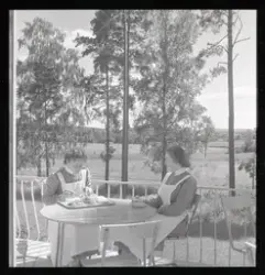 Fagersta lasarett
Exteriör. Balkong med två människor vid et