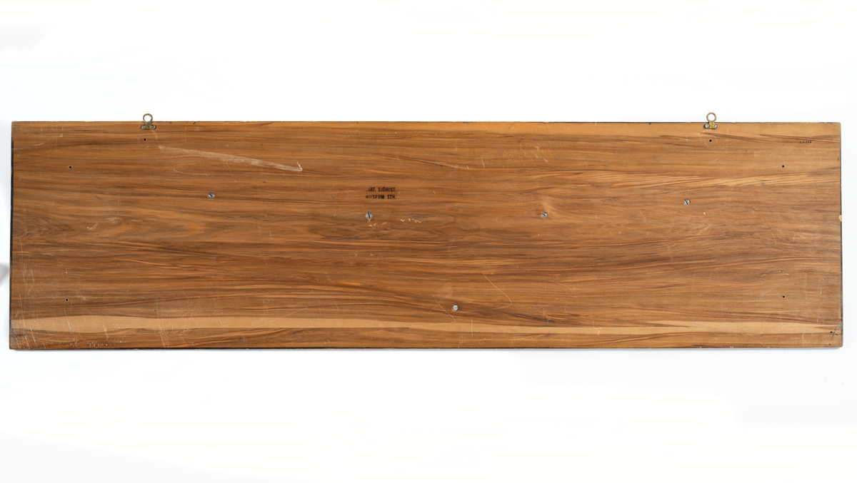 Halvmodell av segelyachten EBE 150 kvm, byggd 1920. Modellen byggd i block av mahogny, mörk sida, ljus botten, rorkult, sittbrunn, tre skylight och två kappluckor, monterad på svart platta.