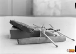 Cigarr och tändstickor.