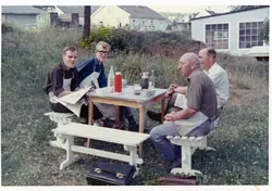 Utelunsj ved Tronsmo hanskefabrikk ca. 1969