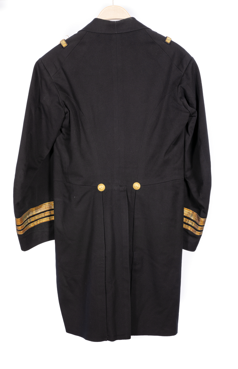 Frack med guldtränsar för epåletter försedd med 14 förgyllda ankarknappar.