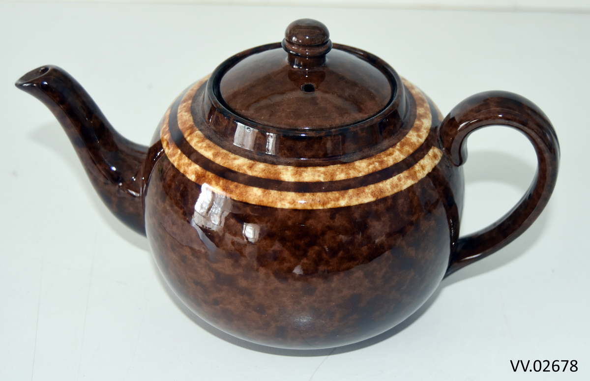 Tekanne med mørk brun glasur