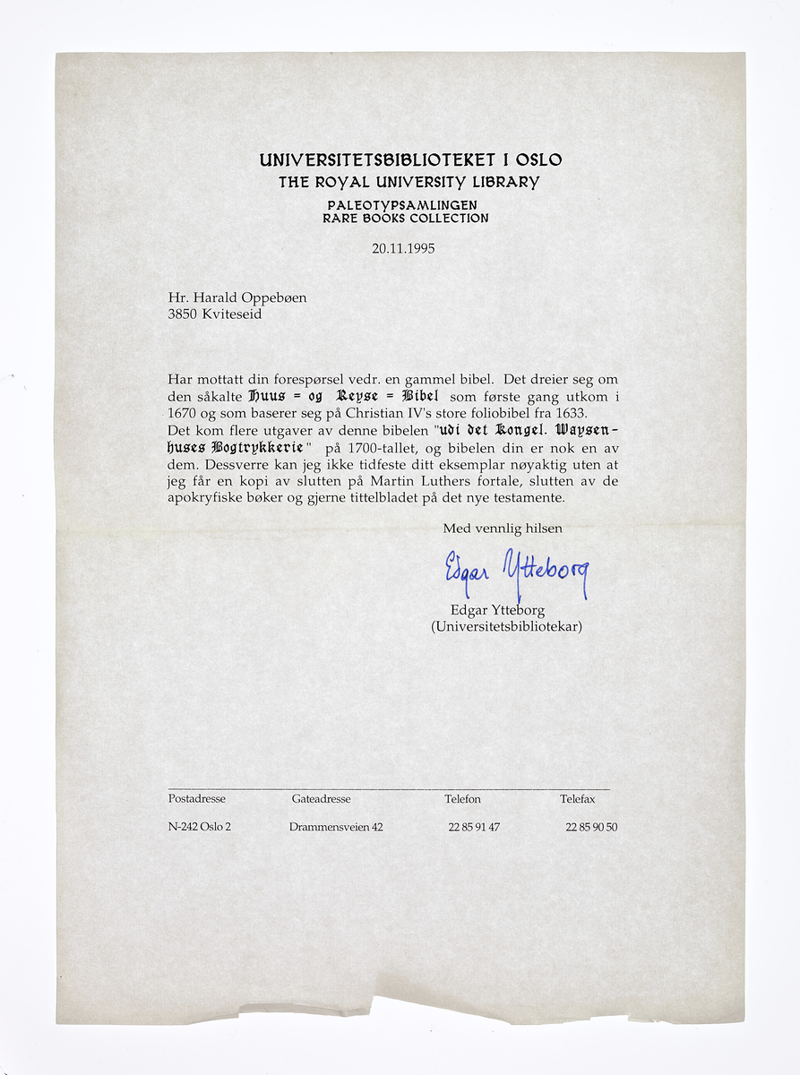 Bibel med skinnomslag. 