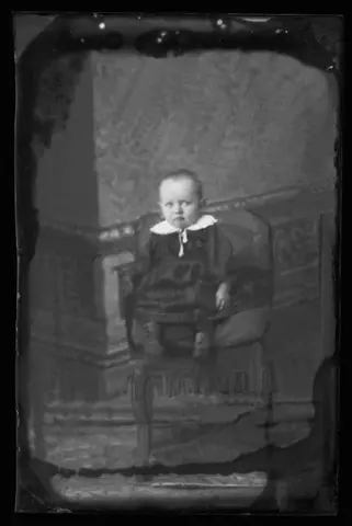 Porträtt av ett litet barn,