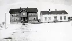 Strand internatskole etter påbygget i 1915,. Det sitter en p
