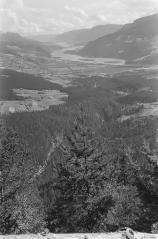 Ringebu. Gårdsbruk nord for ringebu.