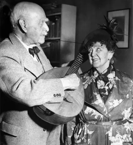 Levi Rickson med mandolin, 1963