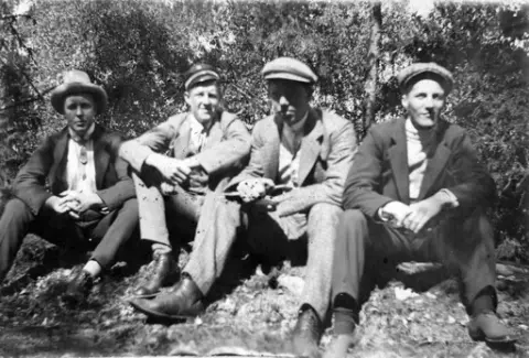 Levi Rickson med vänner, 1890-tal