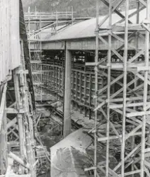 Bygging av det nye råstofflageret på Odda smelteverk i 1955.