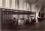 Uppsala Telefonstation omkr. år 1930. Telefonsal.